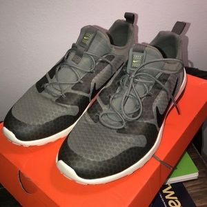 Nike Lunar Apparent - Men’s 9.5